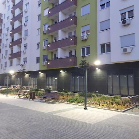 Center Firefly Gardens Apartment Novi Sad Esterno foto