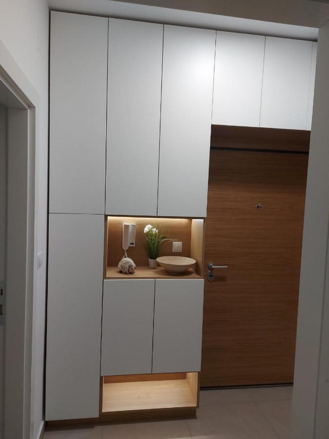 Center Firefly Gardens Apartment Novi Sad Esterno foto