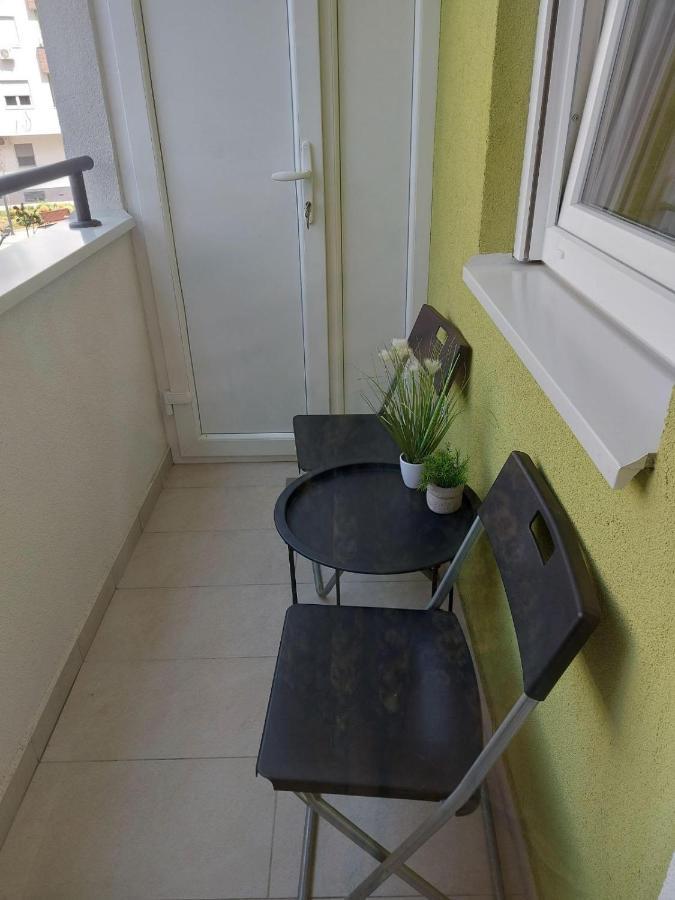 Center Firefly Gardens Apartment Novi Sad Esterno foto